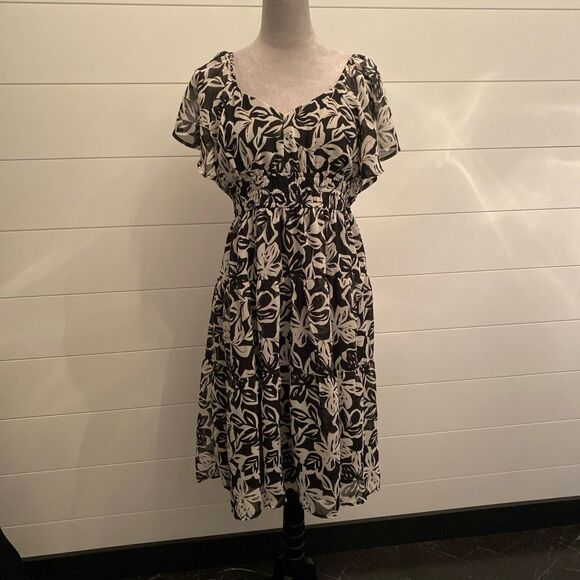 Marissa Olivia flowy floral smocked bodice dress Size Small - Picture 1 of 11